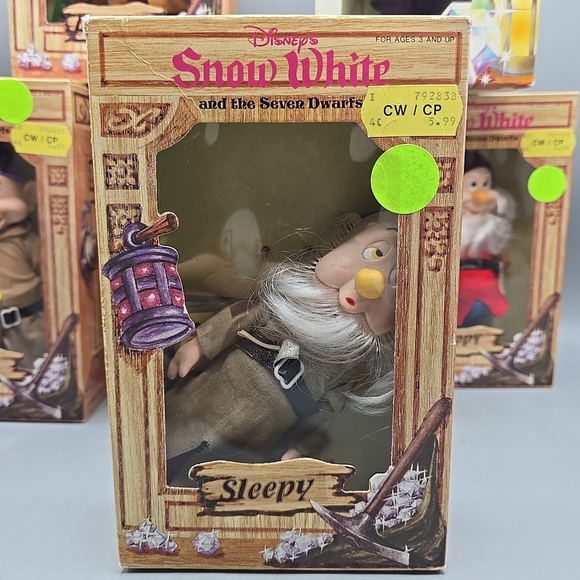 Vintage Binkin Disneys Snow White and the Seven Dwarfs Boxed Set Of 7 Dolls NIB - Picture 2 of 16